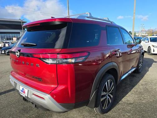 2025 Nissan Pathfinder Platinum 4WD