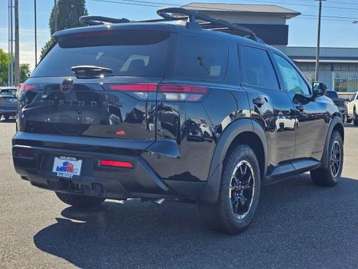 Super Black 2026 Nissan Pathfinder Rock Creek
