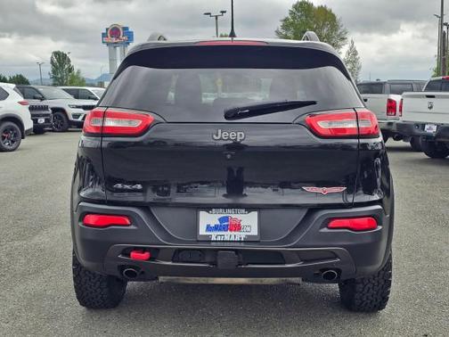 Diamond Black Crystal Pearlcoat 2017 Jeep Cherokee Trailhawk