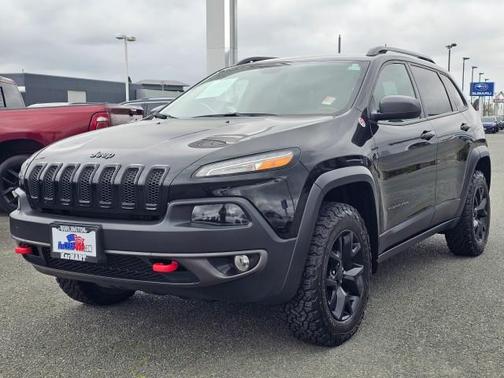 Diamond Black Crystal Pearlcoat 2017 Jeep Cherokee Trailhawk