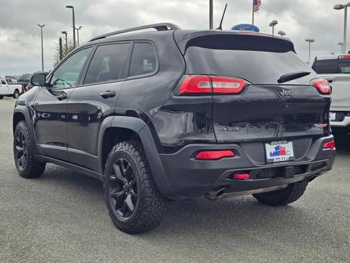 Diamond Black Crystal Pearlcoat 2017 Jeep Cherokee Trailhawk