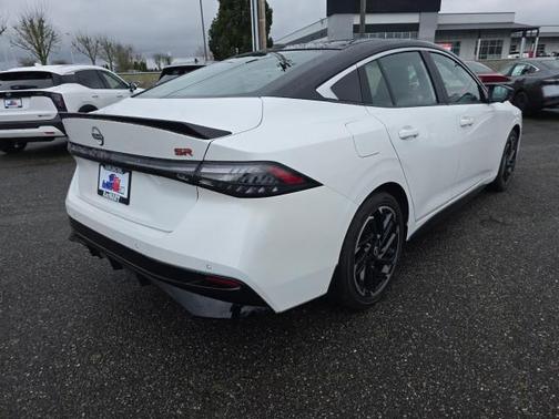 Aspen White Tricoat/Super Black 2026 Nissan Sentra SR