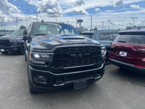 Diamond Black Crystal Pearlcoat 2023 RAM 2500 Limited Crew Cab 4x4 6'4' Box
