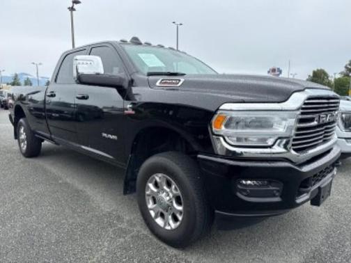 Diamond Black Crystal Pearlcoat 2023 RAM 2500 Laramie Crew Cab 4x4 8' Box