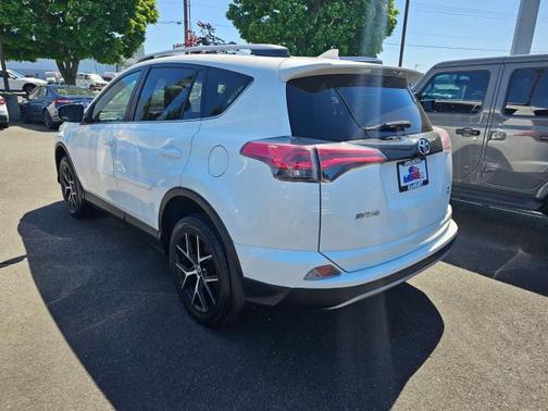 2017 Toyota RAV4 SE