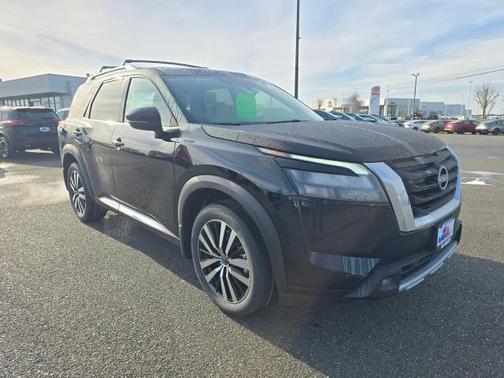 2025 Nissan Pathfinder Platinum 4WD