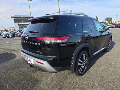 2025 Nissan Pathfinder Platinum 4WD