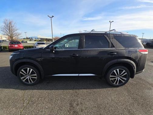 2025 Nissan Pathfinder Platinum 4WD