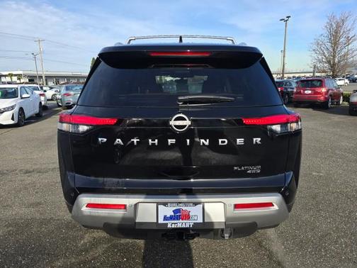 2025 Nissan Pathfinder Platinum 4WD