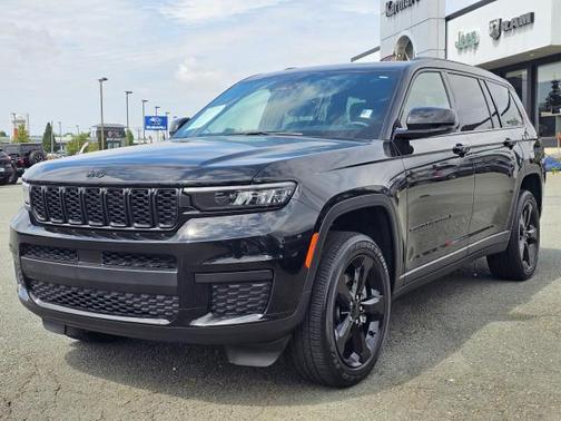 Diamond Black Crystal Pearlcoat 2024 Jeep Grand Cherokee L Altitude