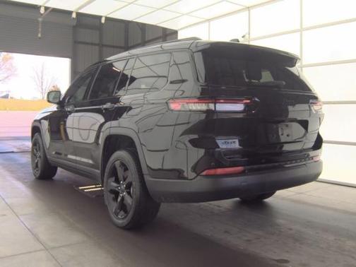 Diamond Black Crystal Pearlcoat 2024 Jeep Grand Cherokee L Altitude