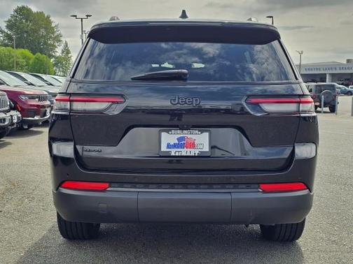 Diamond Black Crystal Pearlcoat 2024 Jeep Grand Cherokee L Altitude