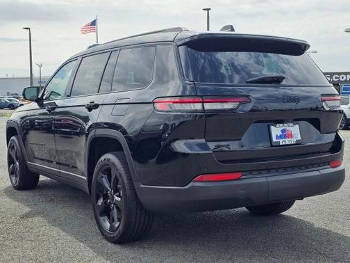 Diamond Black Crystal Pearlcoat 2024 Jeep Grand Cherokee L Altitude