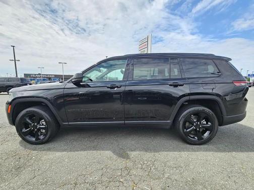 Diamond Black Crystal Pearlcoat 2024 Jeep Grand Cherokee L Altitude