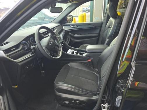 Diamond Black Crystal Pearlcoat 2024 Jeep Grand Cherokee L Altitude