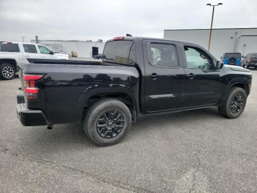 Super Black 2022 Nissan Frontier SV