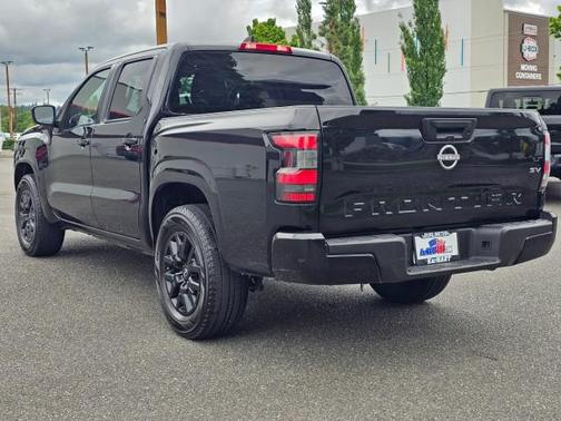 Super Black 2022 Nissan Frontier SV
