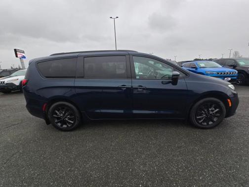 2022 Chrysler Pacifica Touring