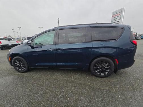 2022 Chrysler Pacifica Touring