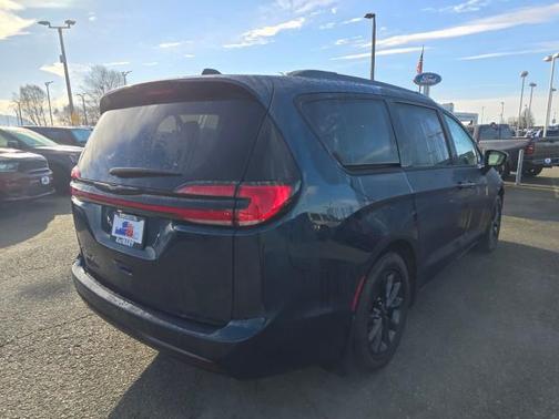 2022 Chrysler Pacifica Touring