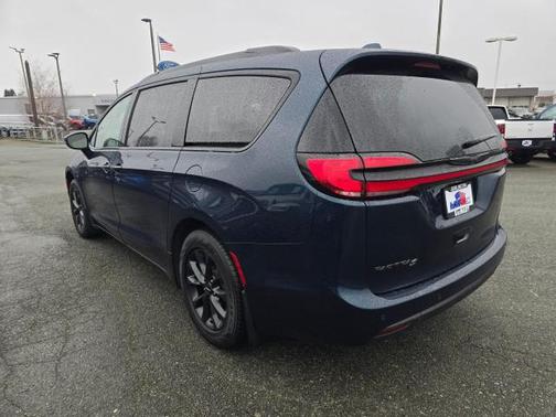 2022 Chrysler Pacifica Touring