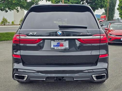 Black Sapphire Metallic 2022 BMW X7 xDrive40i