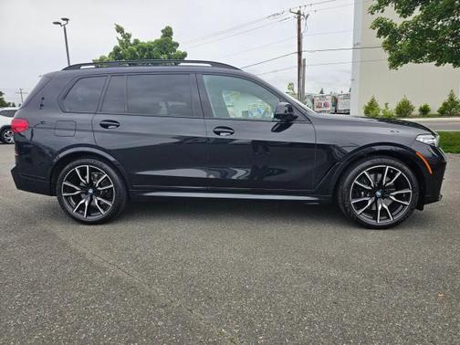Black Sapphire Metallic 2022 BMW X7 xDrive40i