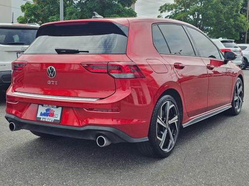 Kings Red Metallic 2025 Volkswagen Golf GTI 2.0T SE DSG