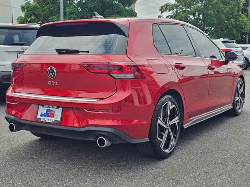 Kings Red Metallic 2025 Volkswagen Golf GTI 2.0T SE DSG