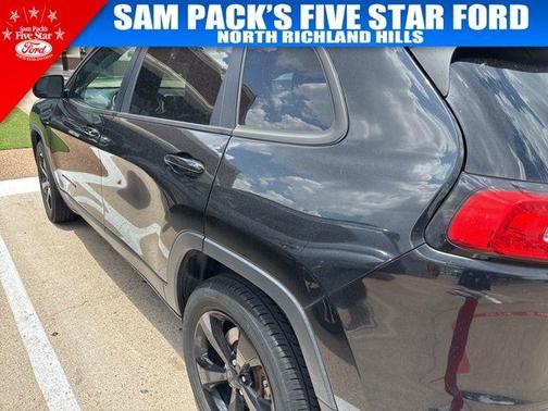 Brilliant Black Crystal Pearlcoat 2016 Jeep Cherokee High Altitude