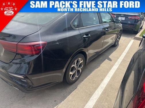 Aurora Black Pearl 2020 Kia Forte LXS