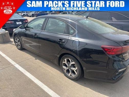 Aurora Black Pearl 2020 Kia Forte LXS