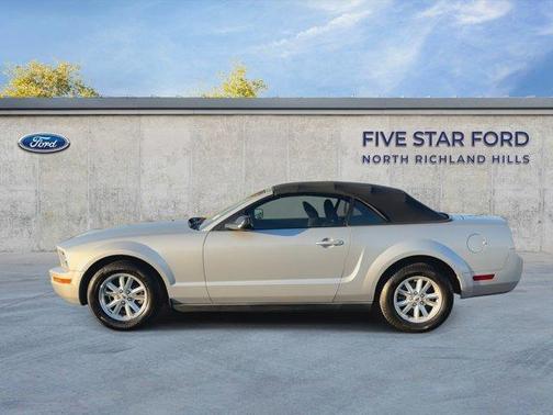 2007 Ford Mustang Deluxe
