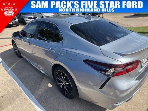 2022 Toyota Camry Hybrid SE