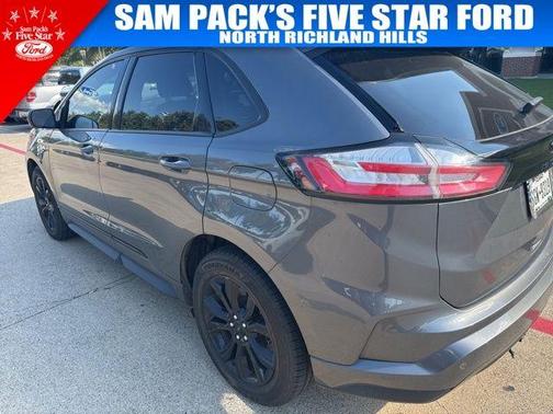 2022 Ford Edge SE