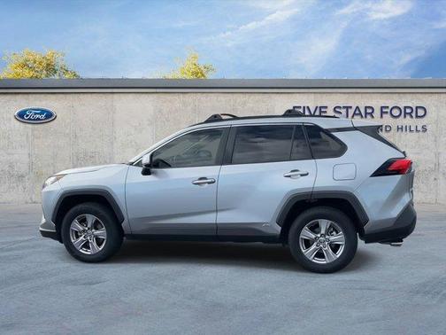 2022 Toyota RAV4 Hybrid XLE