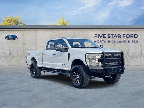 White Platinum 2017 Ford F-250 Lariat