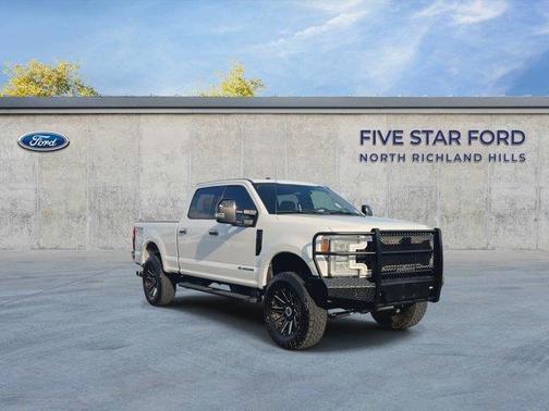 White Platinum 2017 Ford F-250 Lariat