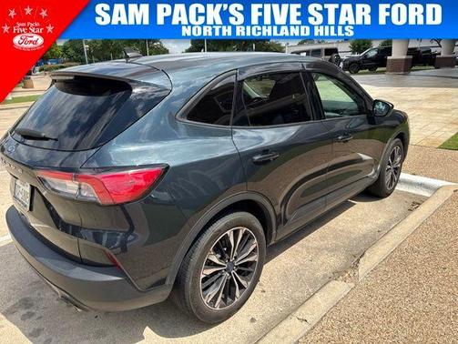 Blue Metallic 2022 Ford Escape SE