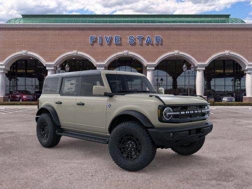 Desert Sand 2026 Ford Bronco Outer Banks