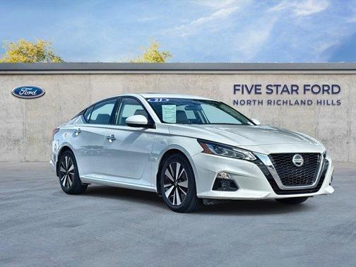 White 2021 Nissan Altima 2.5 SL