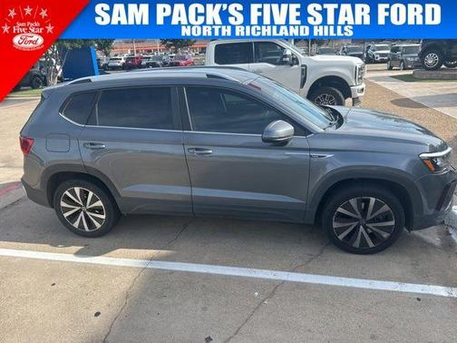 Platinum Gray Metallic 2022 Volkswagen Taos 1.5T SE