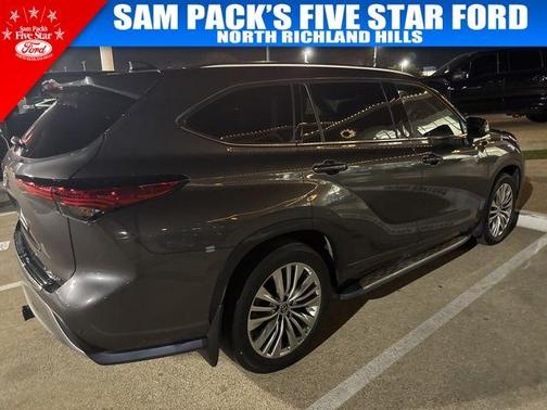 2023 Toyota Highlander Platinum