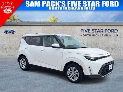 Snow White Pearl 2023 Kia Soul LX