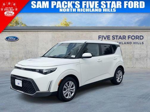 Snow White Pearl 2023 Kia Soul LX