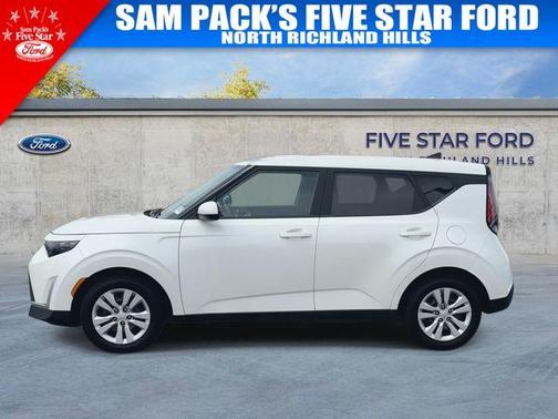Snow White Pearl 2023 Kia Soul LX