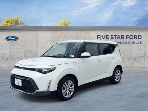 Snow White Pearl 2023 Kia Soul LX
