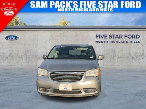 2016 Chrysler Town & Country Touring