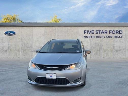 2020 Chrysler Pacifica Touring-L