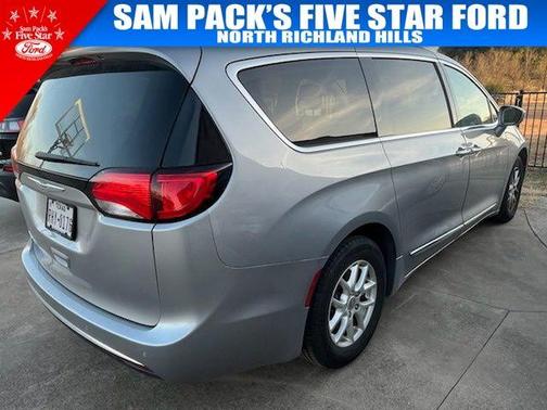 2020 Chrysler Pacifica Touring-L